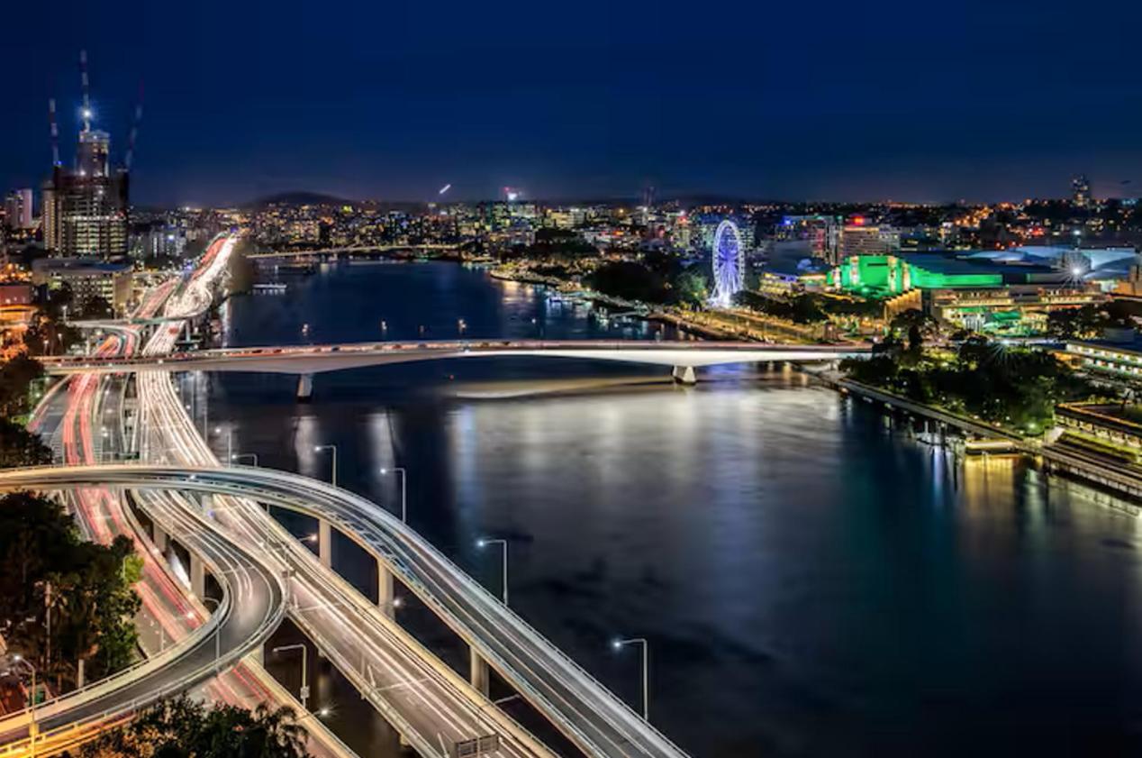 River & fireworks visible from the balcony! - B&B Brisbane