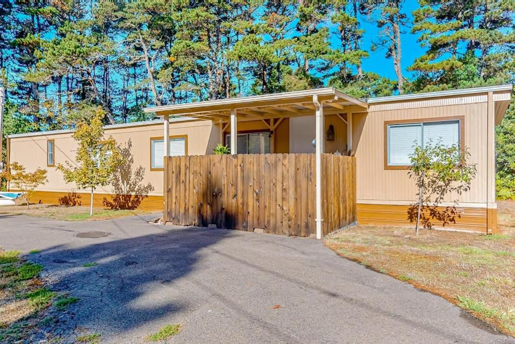 Tree-lined coastal home with children's items gas grill and washer&dryer - Chambres d'hôtes Florence