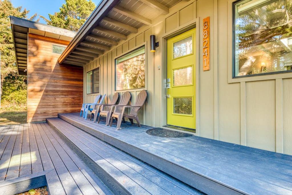 Stunning new home with furnished deck & easy beach access - B&B Florence