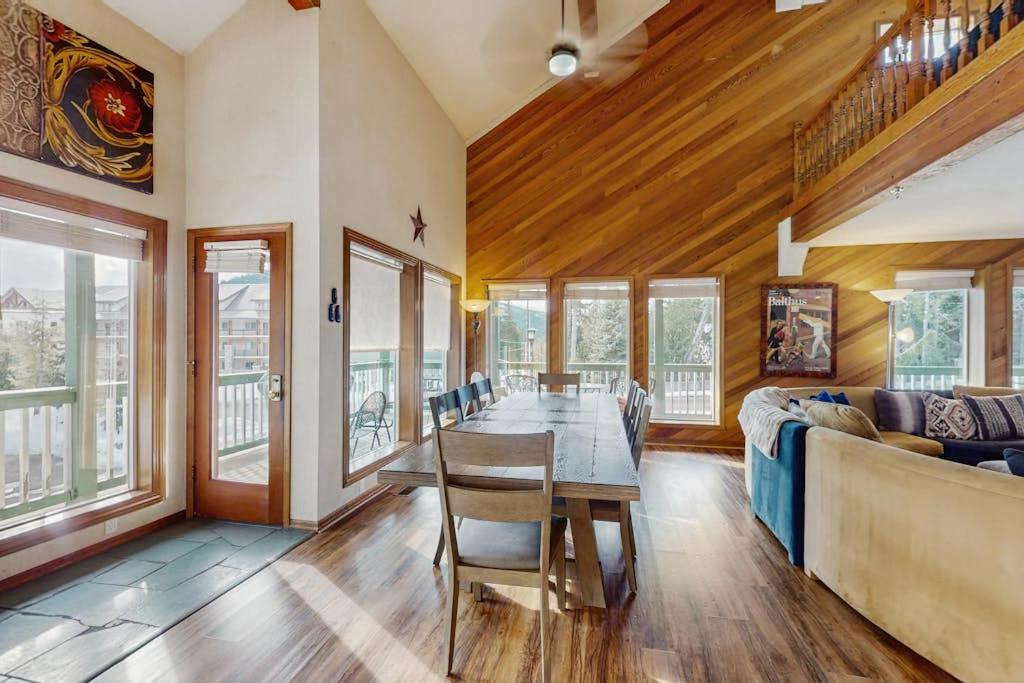 Spacious and bright Mt Hood lodge home with private hot tub - near skibowl - Chambres d'hôtes Government Camp