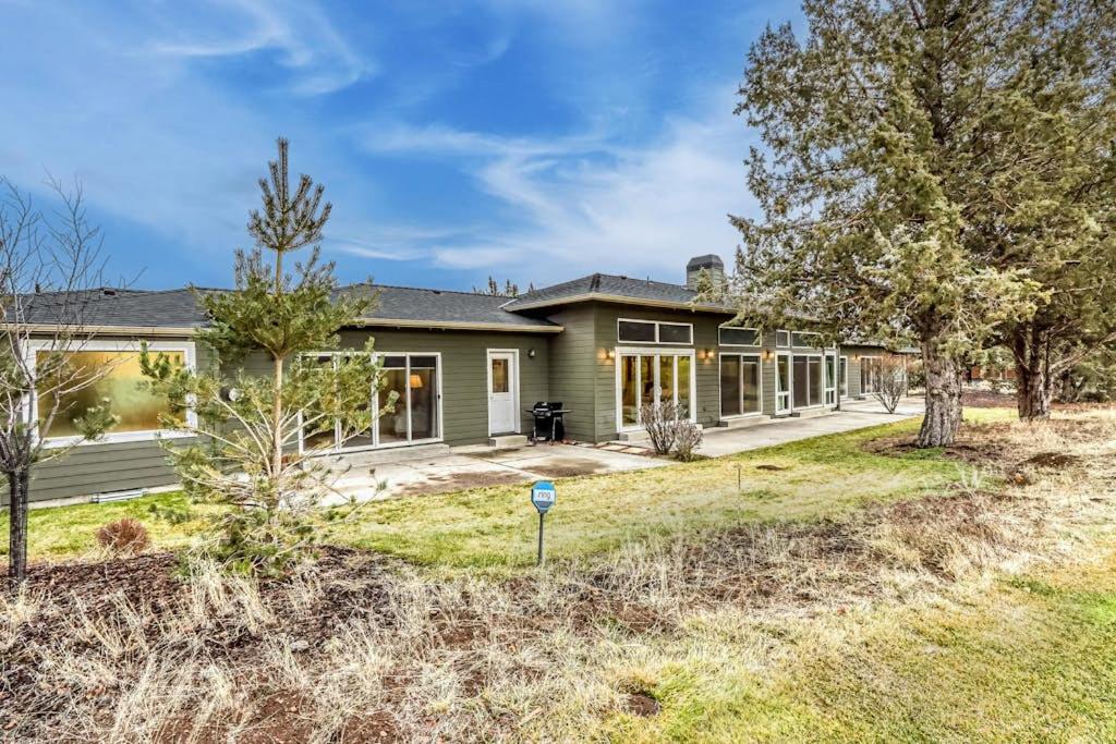 Stunning home on The Ridge Course with grill pools sport courts hot tub gym - Chambres d'hôtes Redmond