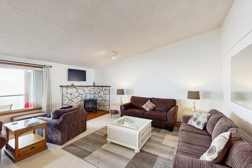 Sweeping Oceanfront Views Await Tranquil Condo with Balcony Beach Access W&D - Ferienwohnung Brookings