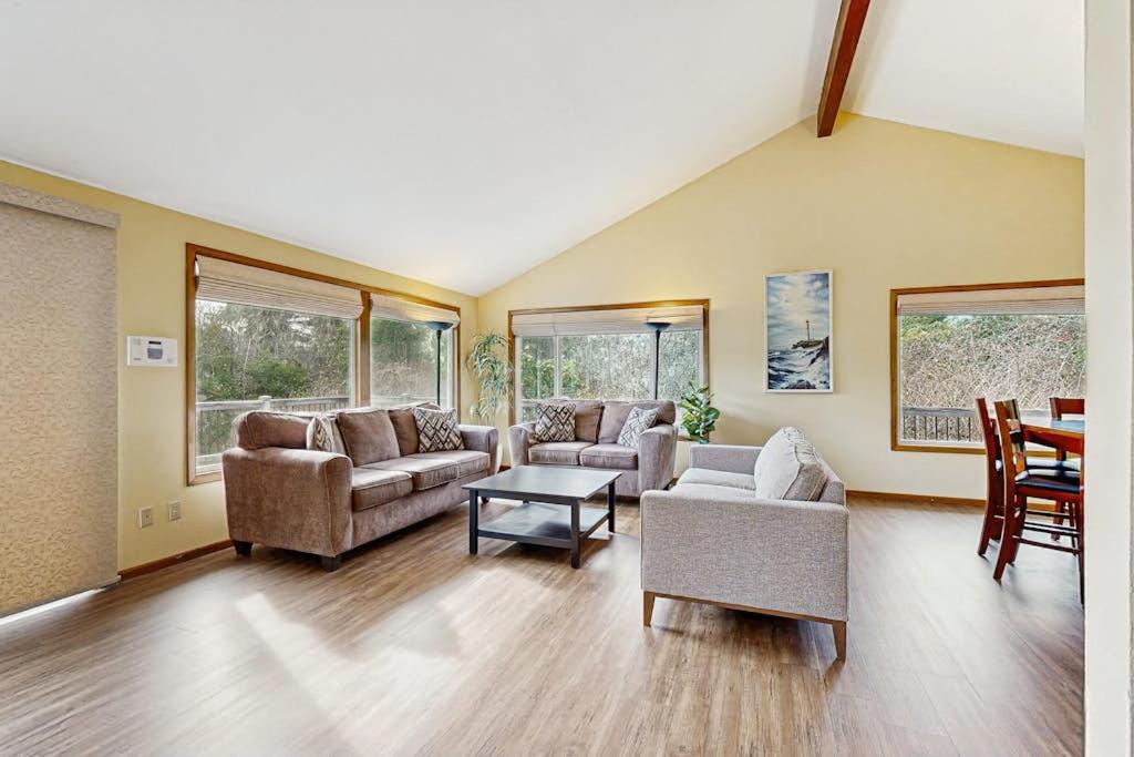 Charming riverfront home with deck WiFi streaming W&D - 7 blocks to the beach - B&B Seaside