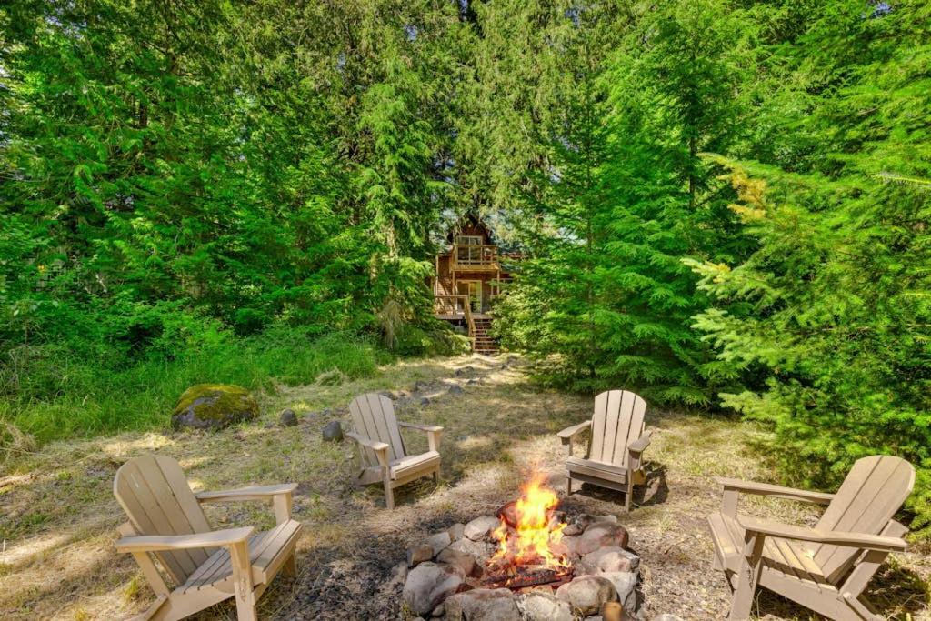 Recently remodeled riverfront home with fireplace firepit & W&D - dog-friendly - Ferienwohnung Rhododendron
