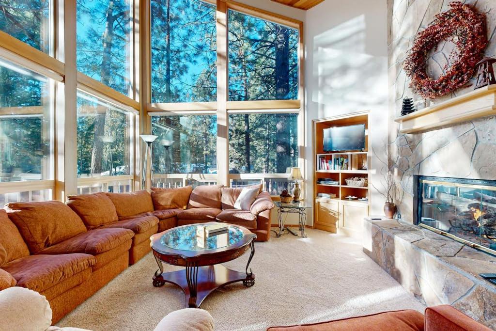 Elegant home with pool private hot tub game room deck & SHARC passes - Ferienwohnung Sunriver