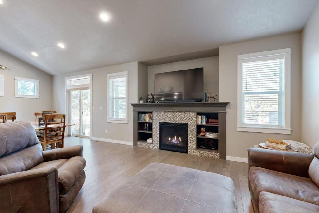 Charming Home with a Private Hot Tub SHARC Passes Fast WiFi and Central AC - B&B Sunriver