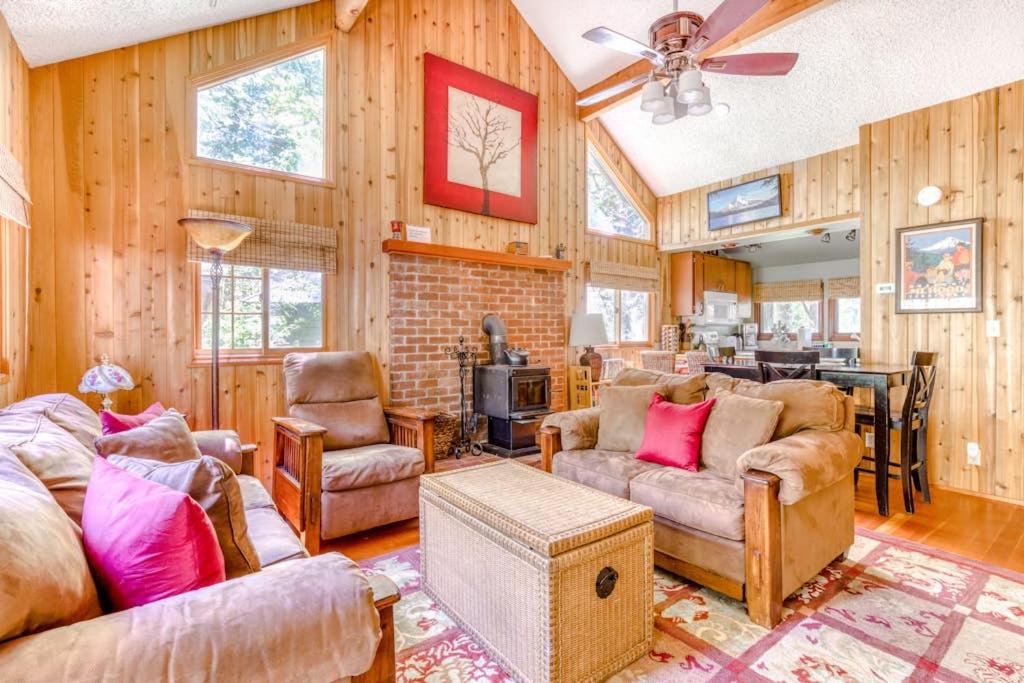 Modern cozy dog-friendly mountain retreat in central location - Chambres d'hôtes Rhododendron