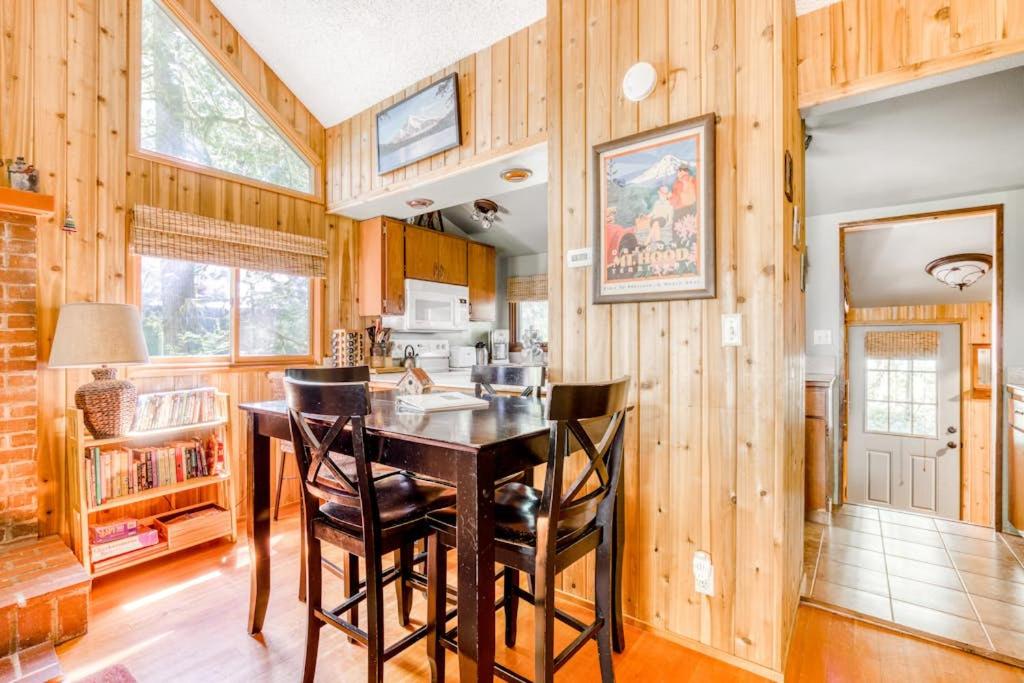 Modern cozy dog-friendly mountain retreat in central location - Chambres d'hôtes Rhododendron