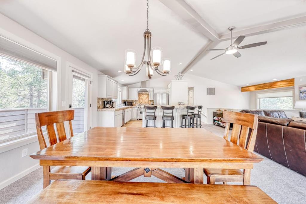 Relaxing getaway with a private hot tub grill & 10 SHARC passes - B&B Sunriver