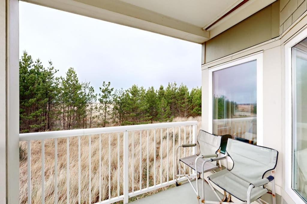 Oceanfront Condo with stunning views WIFI W&D fireplace & great location - B&B Long Beach