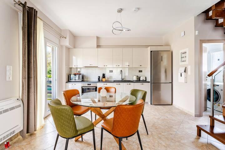 Seaside Luxury Villa-Maisonette Makinia 135sqm , 15' Nafpaktos - Chambres d'hôtes Magklaraíika