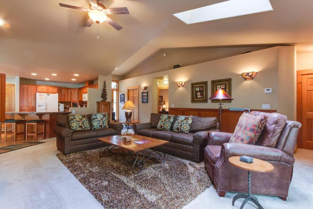 Near Fort Rock Park with SHARC Passes & Private Hot Tub - Chambres d'hôtes Sunriver