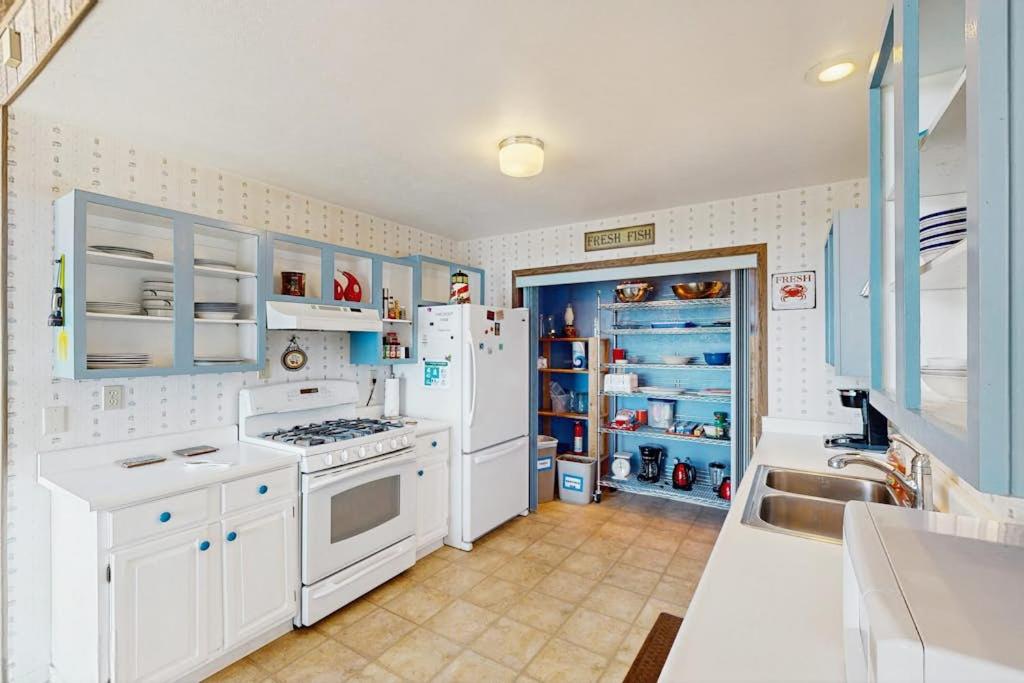 Oceanfront cottage with private hot tub & W&D- central locale near beach access - Ferienwohnung Brookings