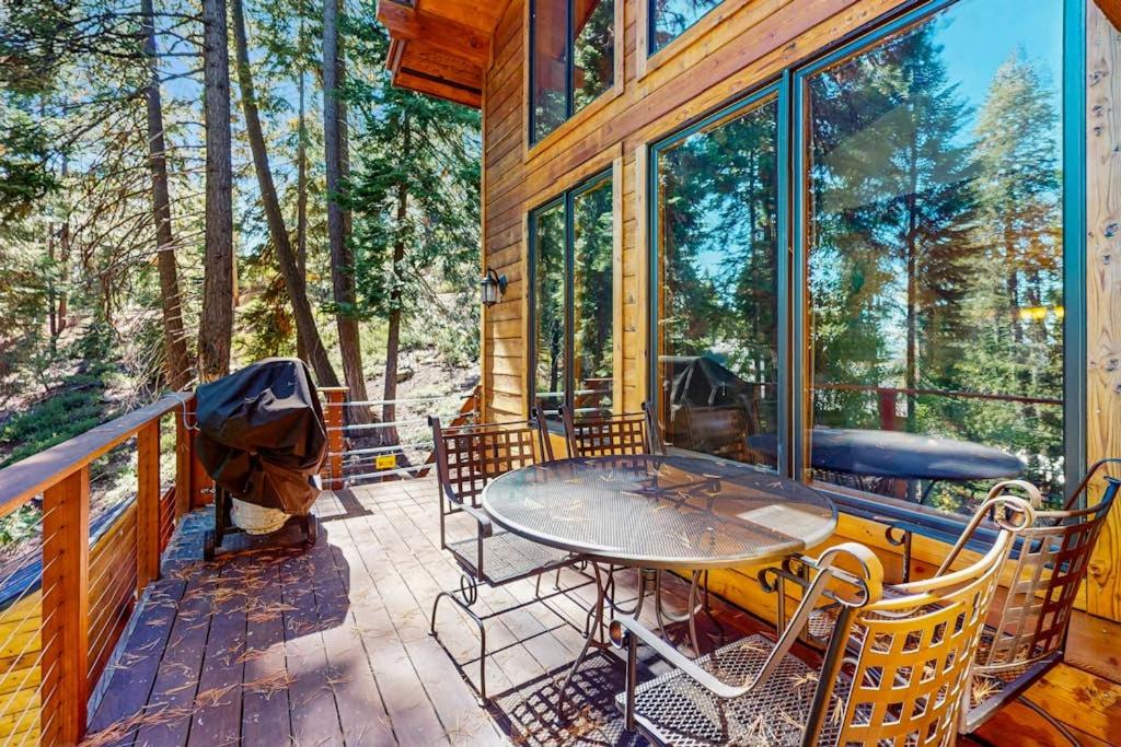 Modern Lux Cabin with Stunning Views Spa Large Kitchen and Dining Fireplace - B&B Carnelian Bay