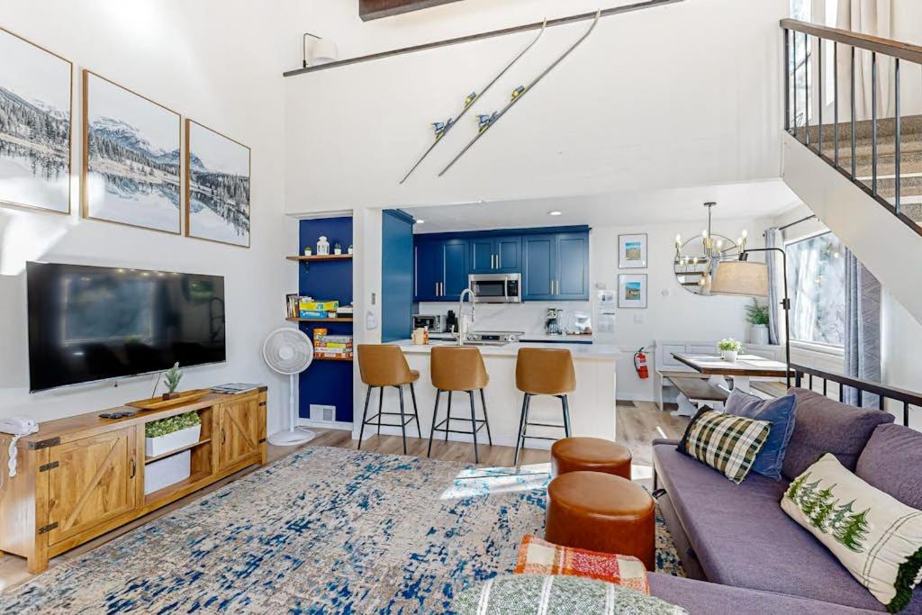 Beautiful condo with modern appliances two decks and shared pool - Ferienwohnung Kings Beach