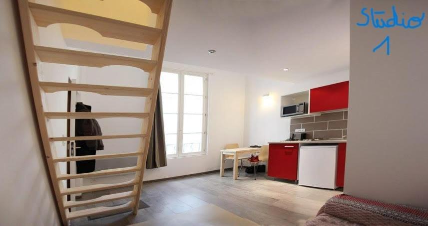 studio MEZZANINE 2 min DE LA PLACE PIE - B&B Avignon