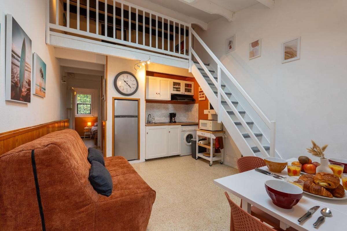 Petit cocon rénové 4 pers, clim, wifi, parking - B&B Aigues-Mortes