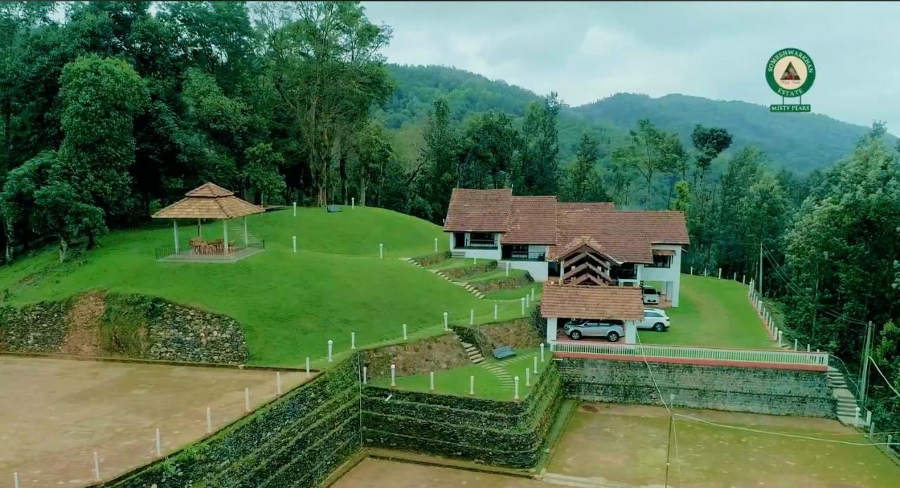 Misty Peaks - Luxury & Nature Homestay in Chikmagalur - Bed and Breakfast Bālehonnūr