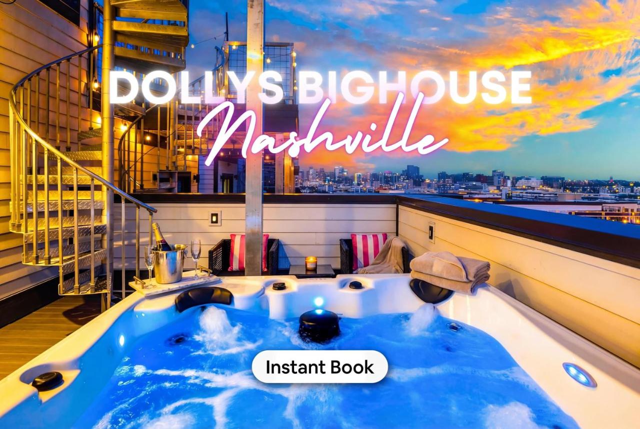 Luxury Retreat: Rooftop Hot Tub Double Deck & Game Room - B&B Nashville