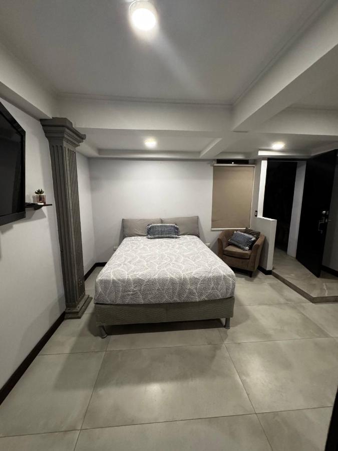 Studio 05 in Santa Ana Central, Convenient, and Comfortable - B&B Santa Ana