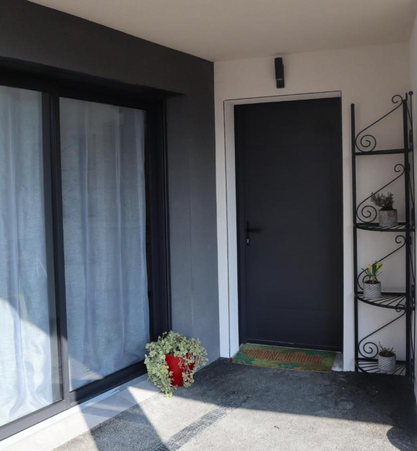 Charmant studio, neuf - Bed and Breakfast Voglans