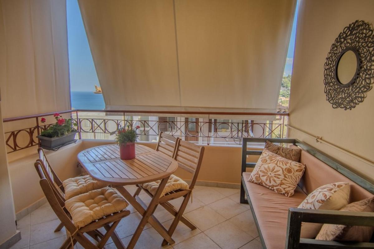Solthira Villa 3BR Haven in Kyparissia 5' to Beach - B&B Kyparissía