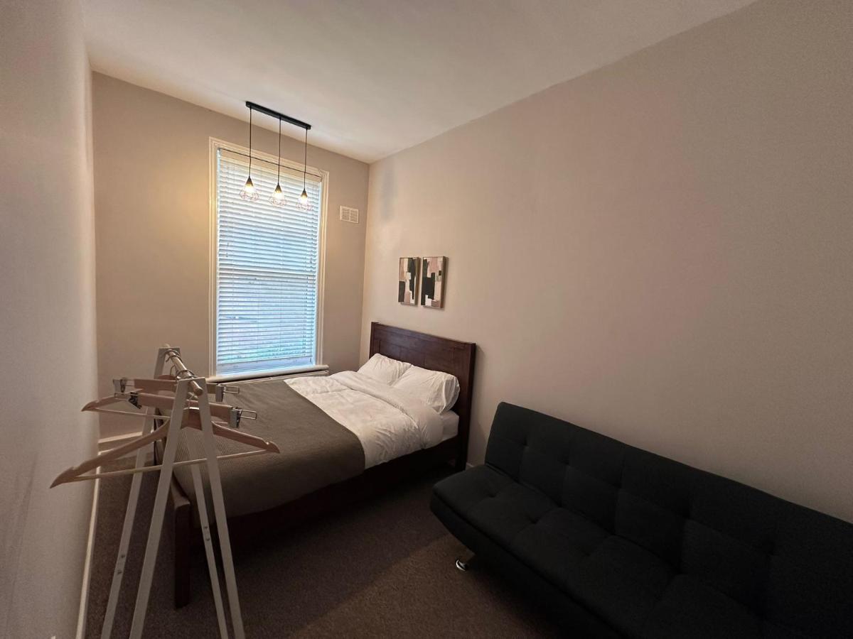 Spacious Victorian Apt Sleeps 5 with Parking - B&B Nottingham