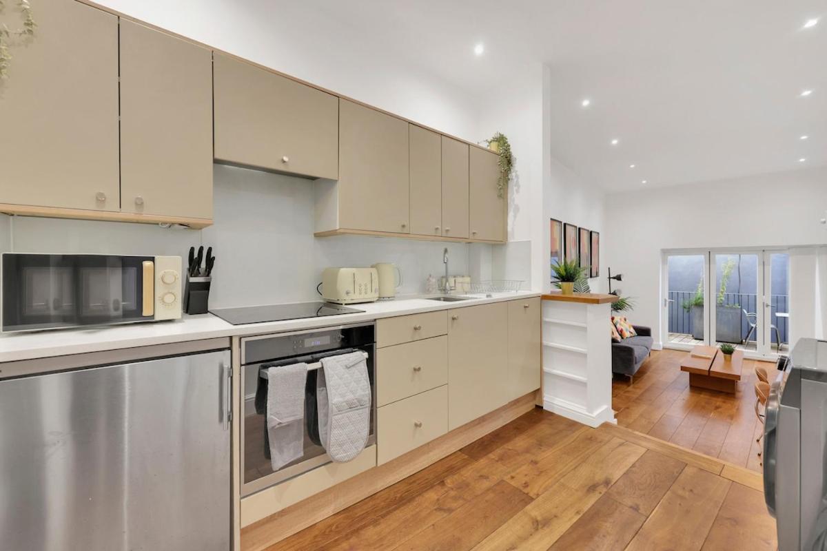 Private 1 Bedroom Apartment along Broadway Market, Hackney, with balcony - B&B Londra