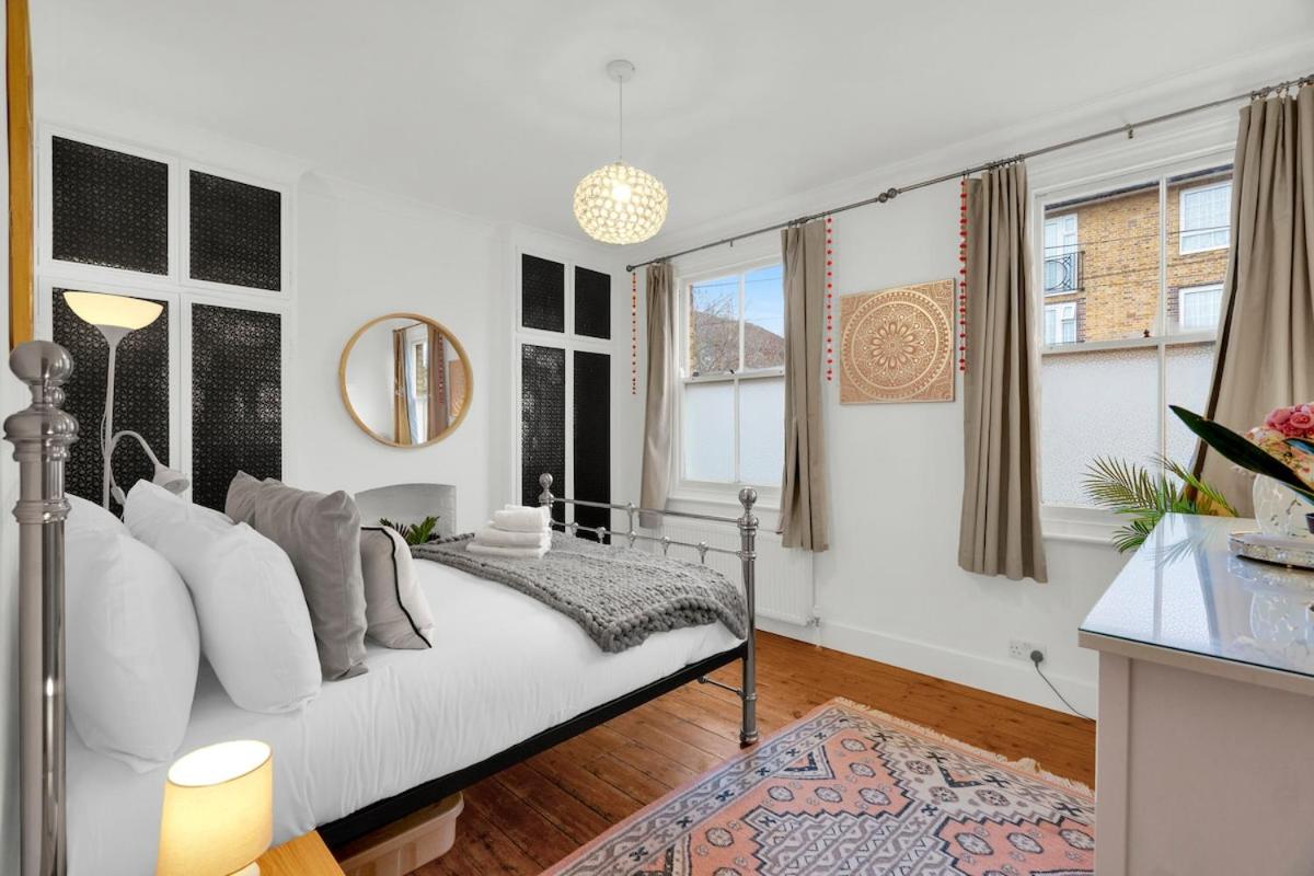 Stylish 2BR House near Canary Wharf & Docklands - B&B London