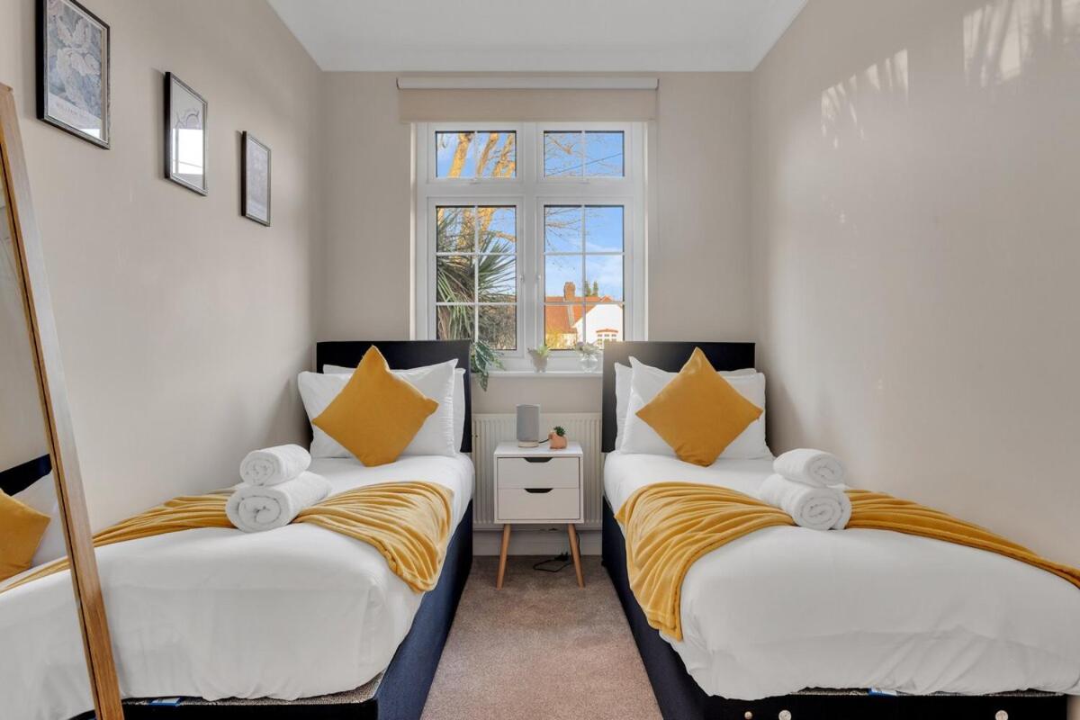 Bright 3-Bedroom House Close to Canary Wharf - B&B Londra