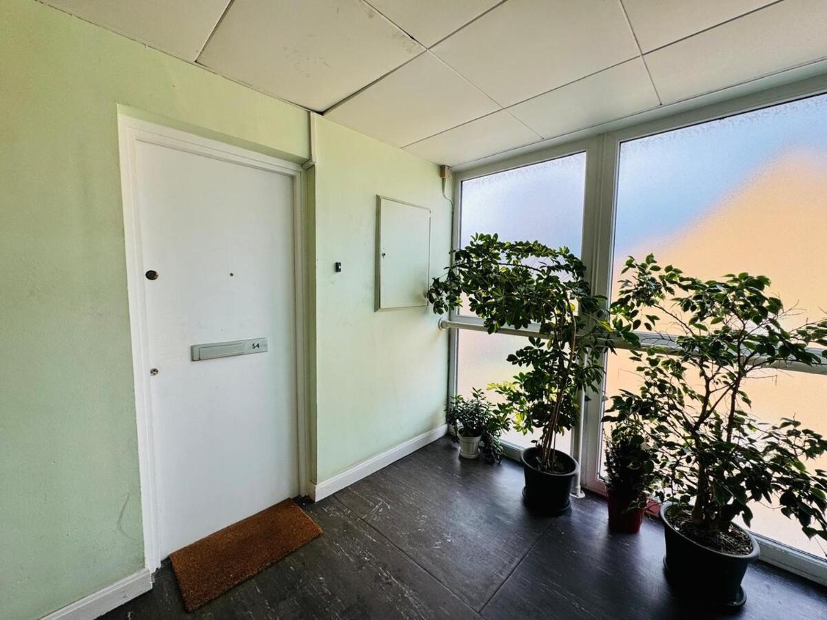 Studio Apartment Free Parking Prime Location - Ferienwohnung Farnham Royal