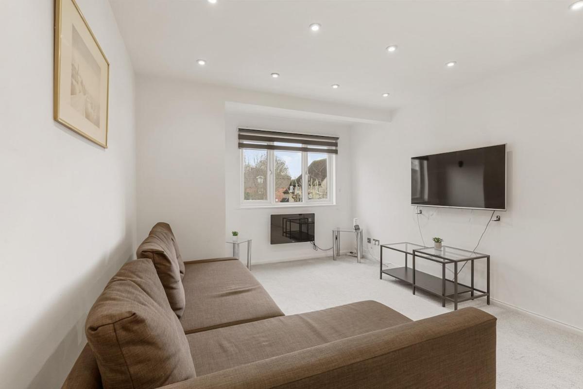 1 Bed Flat Near ExCel, DLR & City Airport - B&B Londra