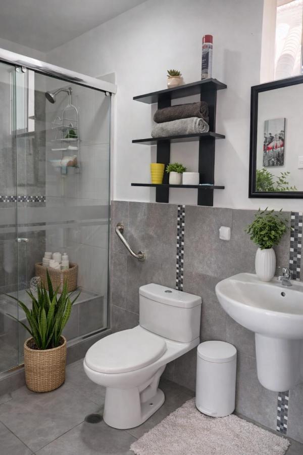 Agradable y con cochera - B&B Trujillo