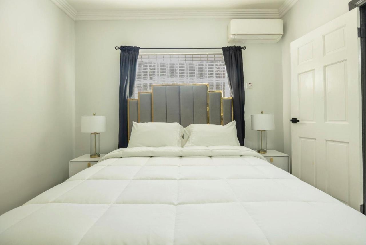 Cozy 1-Bedroom Apartment in Kingston with Modern Amenities - Chambres d'hôtes Kingston