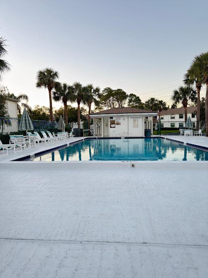 2B2B Heated Pool Cozy Condo - Chambres d'hôtes Oldsmar