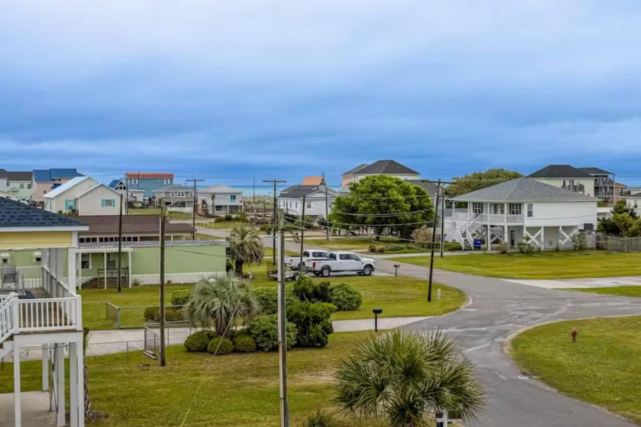 Walk to Beach 4 BR with Hot Tub and Elevator - Chambres d'hôtes Surf City