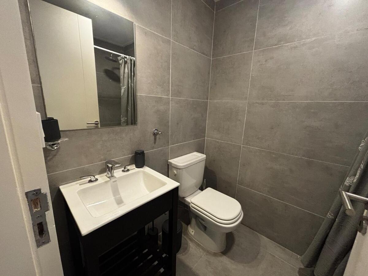Dpto zona Catedral, amplio, moderno, funcional - B&B La Plata