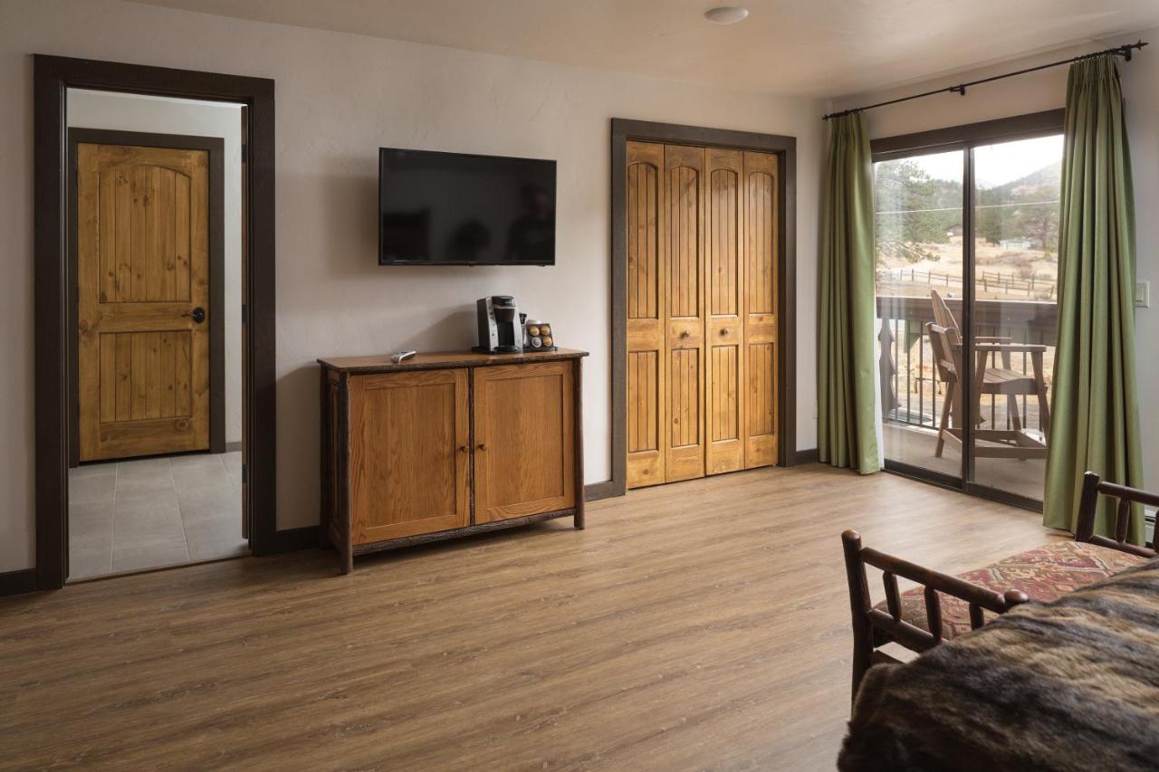 Deluxe Suite (2 Adults)