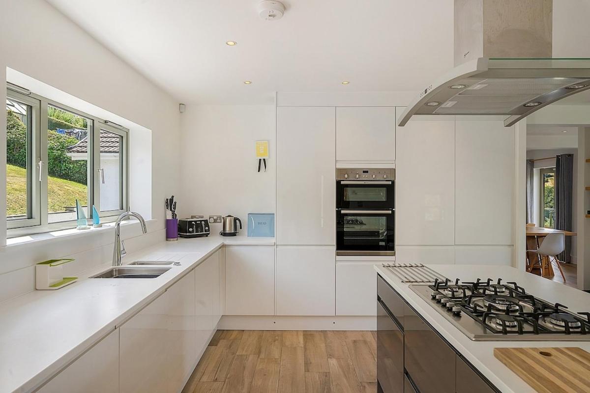 Glorious 5 Bed House with River Views, Noss Mayo - B&B Noss Mayo