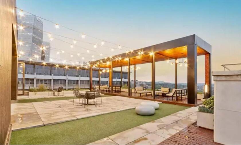 Sandton's Finest - 2 Min to Gautrain - B&B Johannesburg