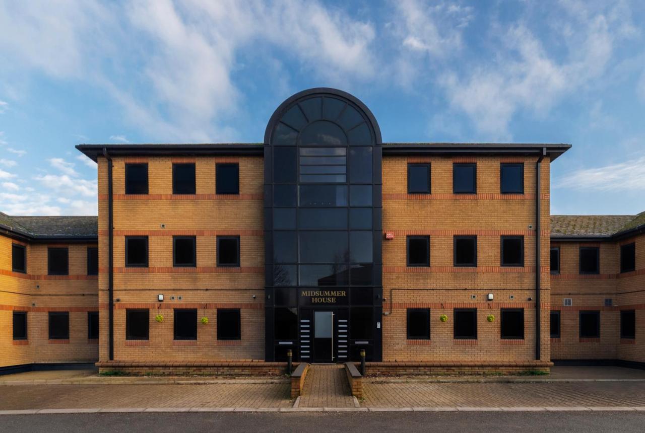 Modern Serviced Studio - Affordable Luxury with Free WIFI Free Parking Flat Screen Smart TV - B&B Peterborough