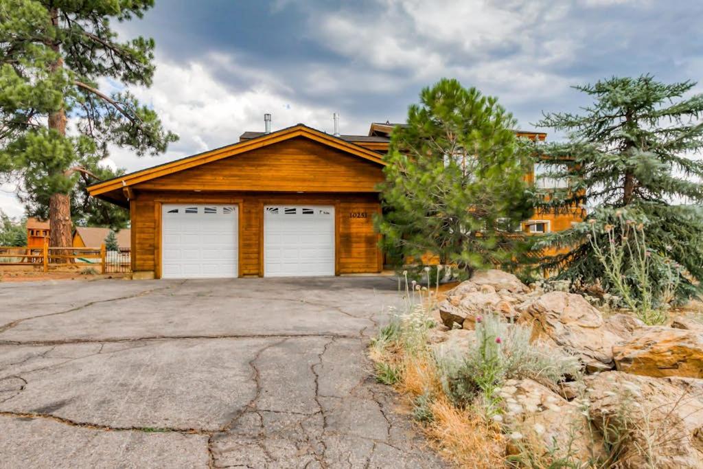 The Modern Moose Lodge - House in Truckee with a full kitchen and hot tub - B&B Truckee
