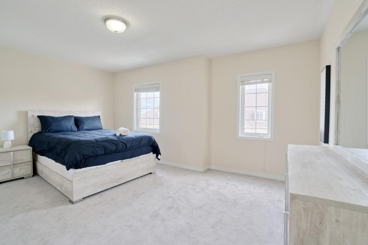 Spacious 4BR Home in Mississauga - B&B Mississauga