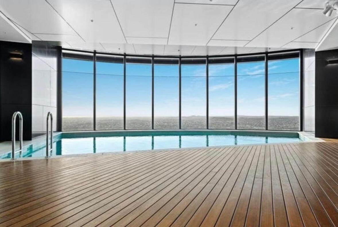Sky-High Luxury on 50th Floor Breathtaking Views by Stylish Stays - Ferienwohnung Brisbane