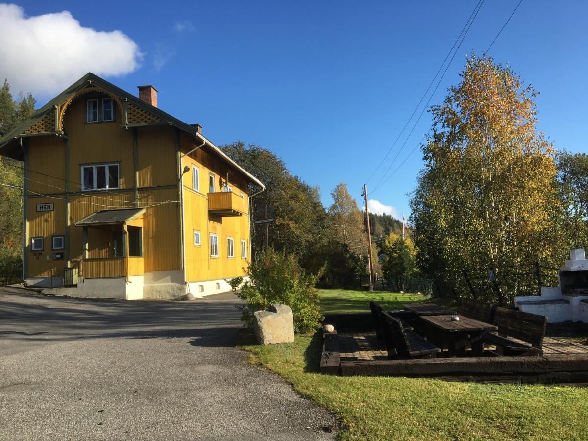 Hen Stasjon Banevokterboligen - B&B Hen