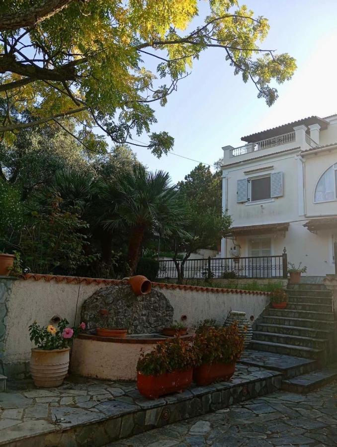Elegant Home Escape with Panoramic Views - B&B Káto Garoúna