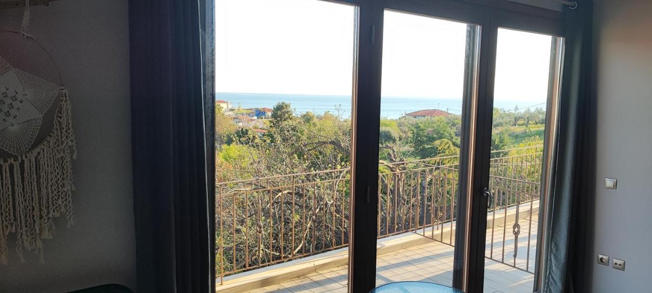 Stone house with seaview - B&B Nea Potidaia