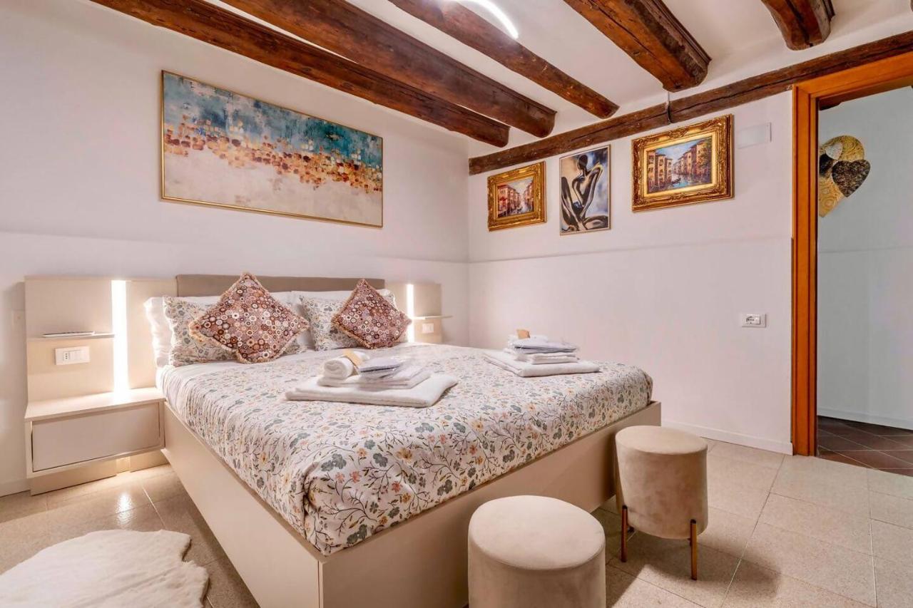 Pozzo d'oro apartment 1 canal view - B&B Venezia