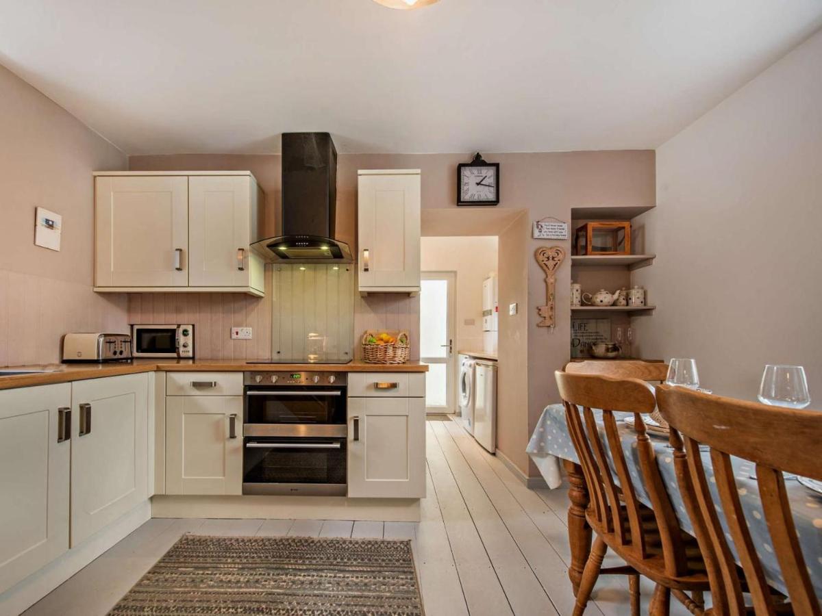 2 Bed in Milford Haven oc-43430 - Ferienwohnung Llanstadwell