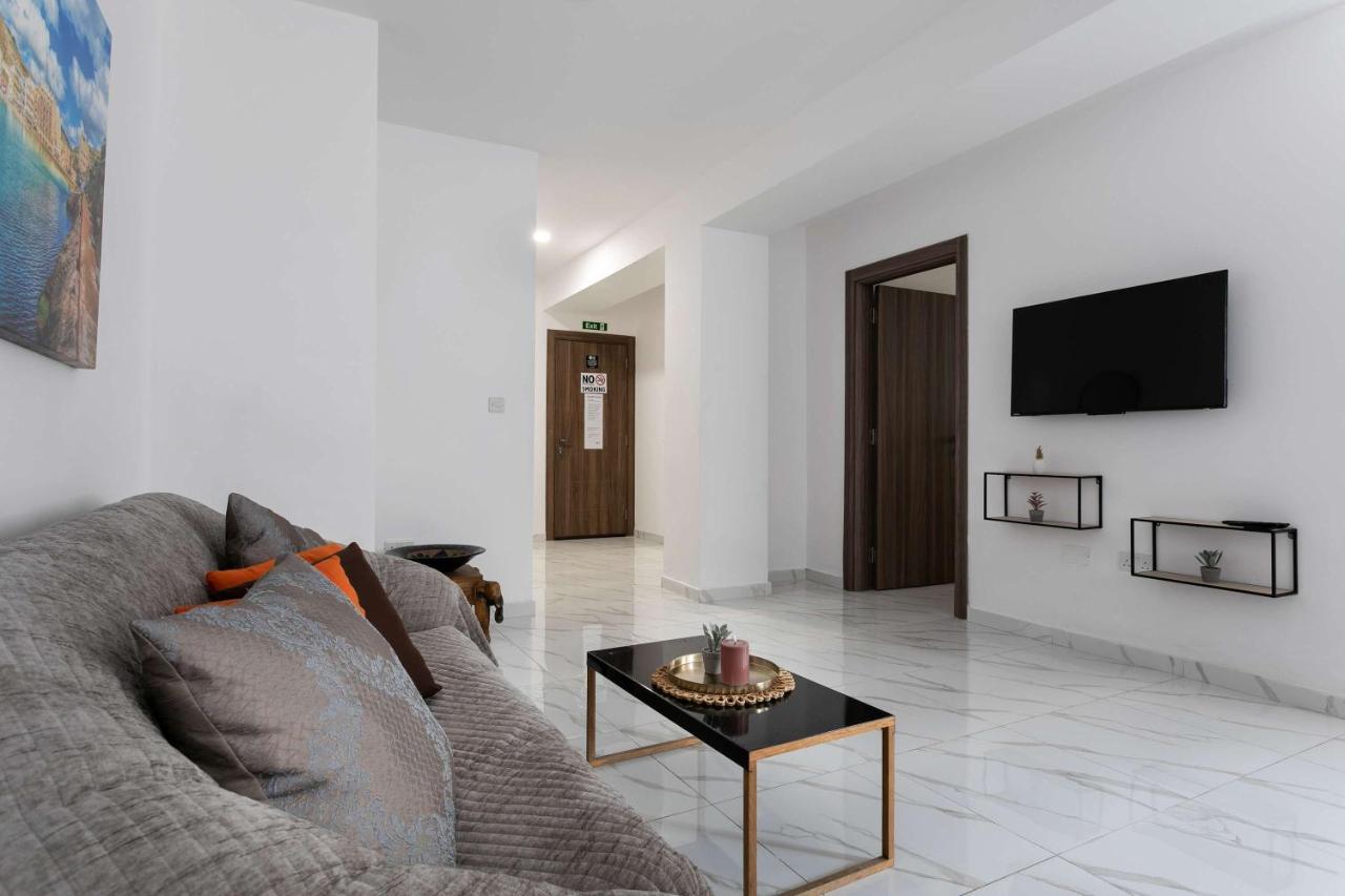 Sliema 2BDR Apartment Just Off Seafront - Ferienwohnung Sliema